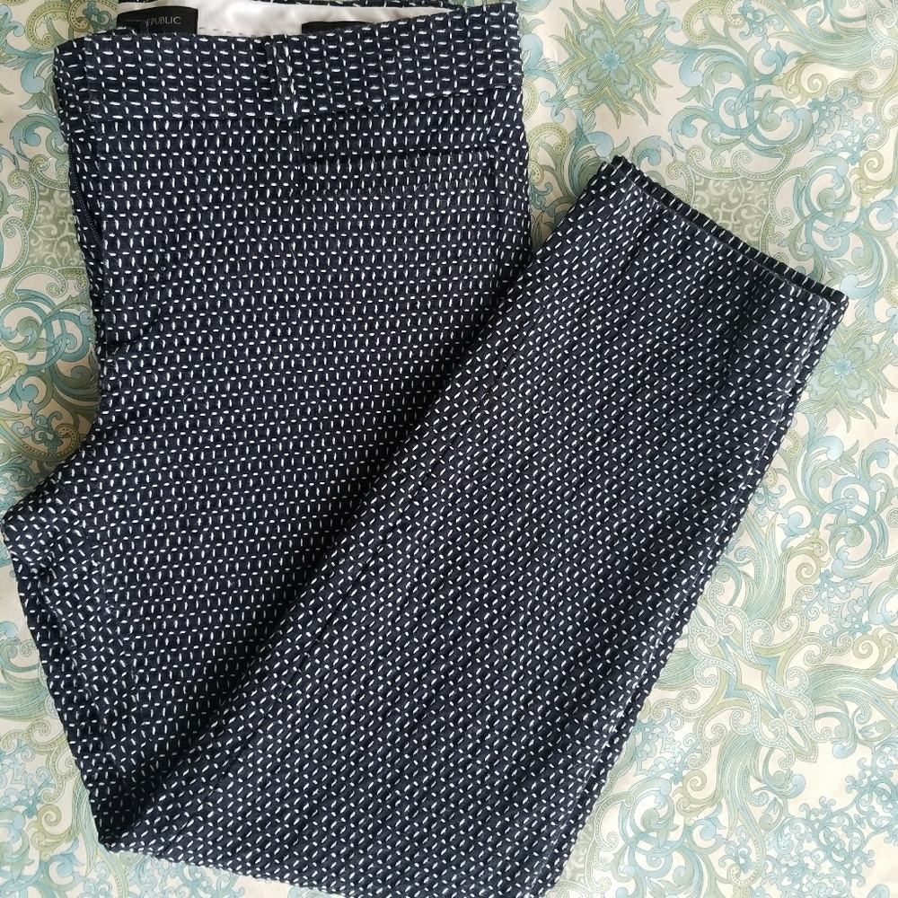 Banana Republic Sloan navy with white size 8